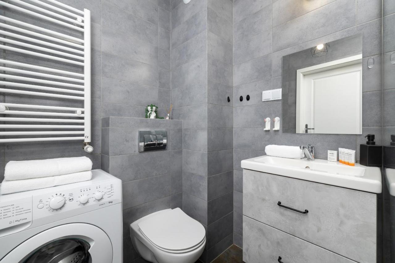 Comfy Apartment Pachonskiego With Parking In Krakow By Noclegi Renters Eksteriør billede