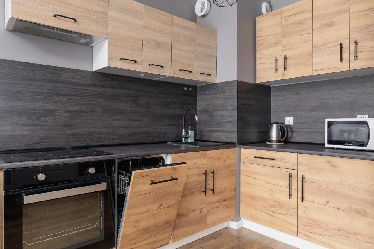 Comfy Apartment Pachonskiego With Parking In Krakow By Noclegi Renters Eksteriør billede